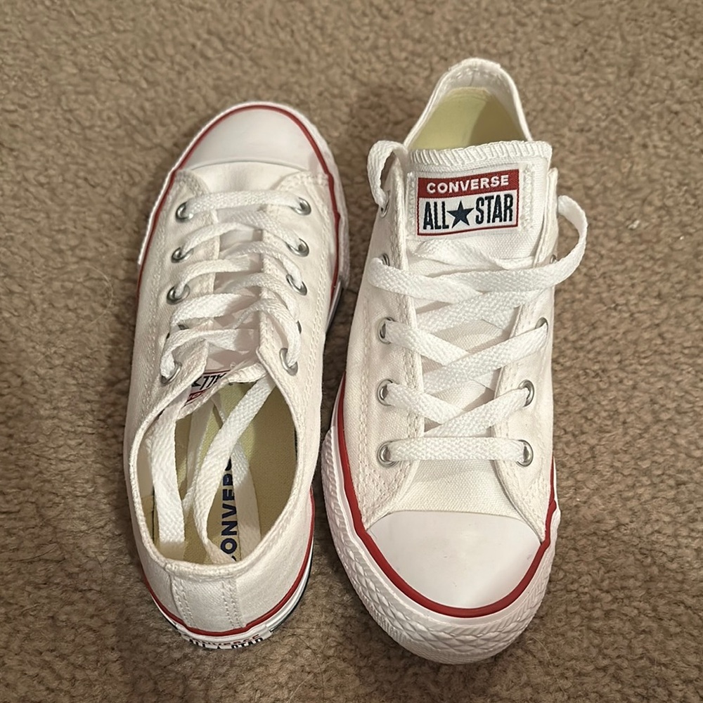 Converse Kids Low Top White Sneakers size 2.5